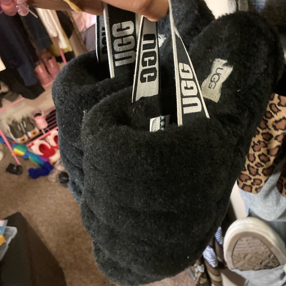 UGG fluff yea slides